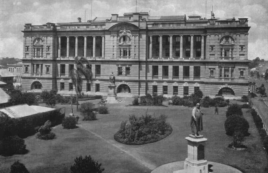 Bloody Brisbane CBD Crime Tour - Entering Brisbane’s Dark Side from King George Square