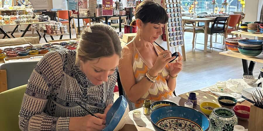 Brisbane: Ceramic Plates & Bowls Paint and Sip Classes - Fortitude Valley at Art Masterclass: what you’re paying for