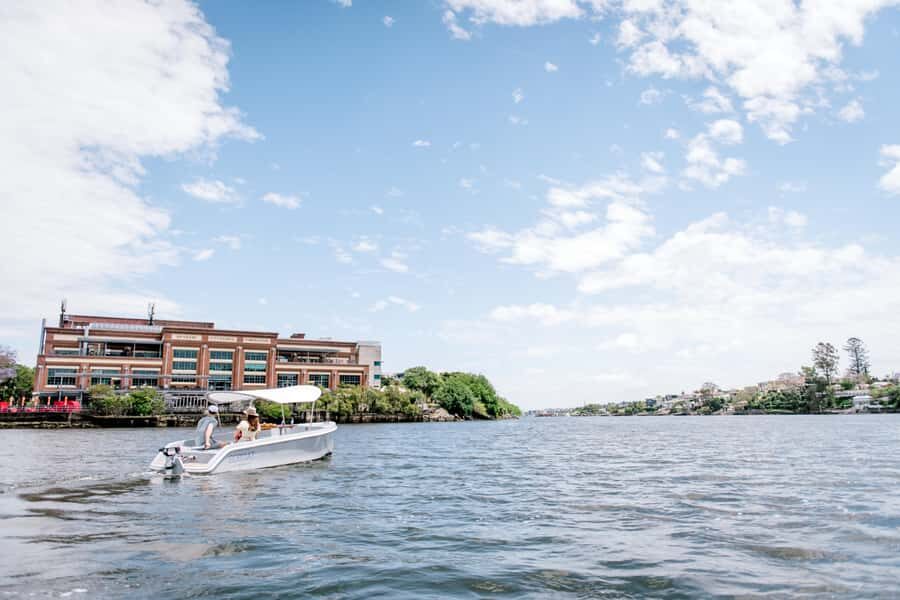 Brisbane: Electric Picnic Boat Rental from Breakfast Creek - No Licence, Low Noise: What It Feels Like Driving an Electric Picnic Boat