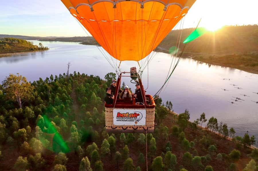 Brisbane: Hot Air Balloon Flight with Vineyard Breakfast - Should you book this sunrise balloon and vineyard breakfast?