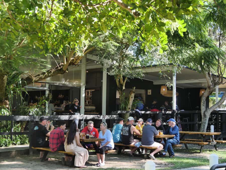 Brisbane: Island Pub Crawl with Lunch and High-Speed Boat - North Stradbroke and Moreton Island: How the Islands Actually Feel