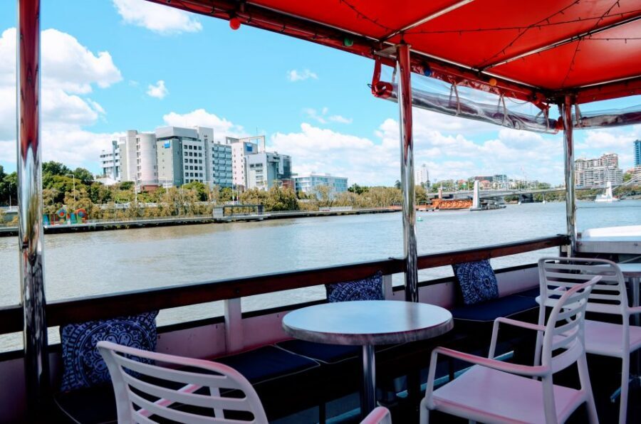 Brisbane: Morning Sightseeing Cruise: 10:30am-12pm (90min) - How the guide’s commentary keeps it interesting (and not too much)