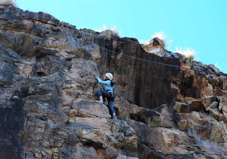 Brisbane: Outdoor Rock Climbing Session - Getting to the meeting point: parking, bikeway walk, and the ferry option