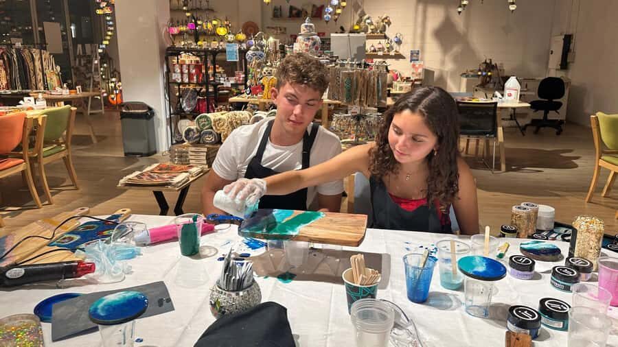 Brisbane: Resin Art Classes - Cheeseboards & Coasters - Who this class suits best (and who might skip it)