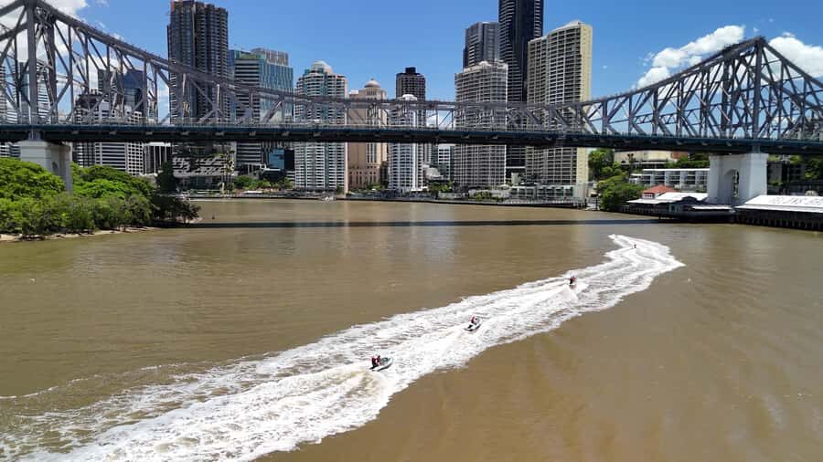 Brisbane River Jet Ski Tour - Driving under Brisbane bridges: tips for a smooth first run