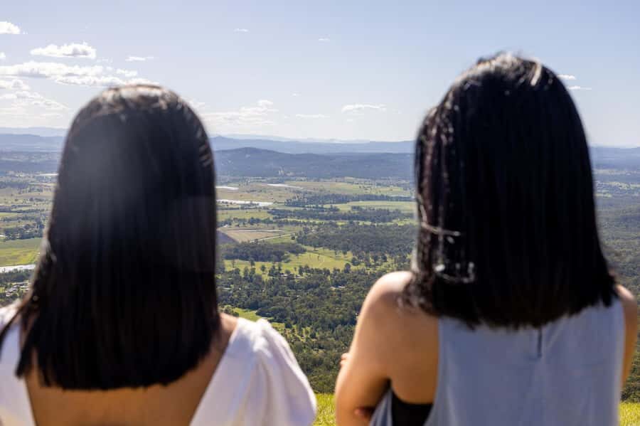 Brisbane: Tamborine Mountain Local Winery Tour with Lunch - Hop-on hop-off time for Gallery Walk and Tamborine photos