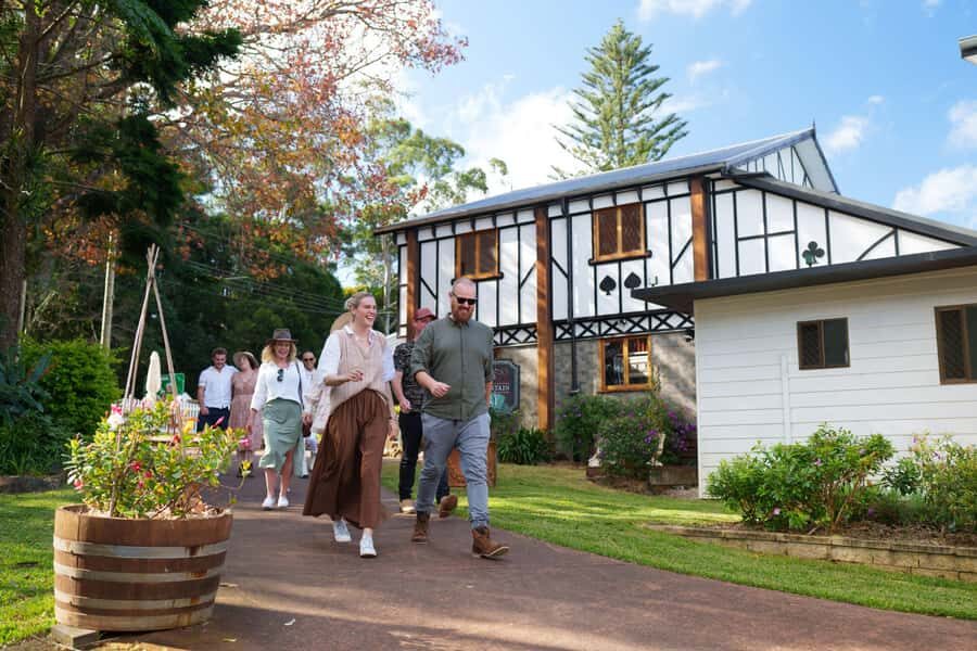 Brisbane: Tamborine Wine & Distillery Tour - Snacks, water, and the lunch decision you need to budget for