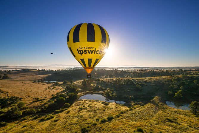 Brisbane's closest Hot Air Balloon Flights - City & Country views - 1 hr flight! - The landing celebration: sparkling toast, Fourthchild breakfast, and a keepsake