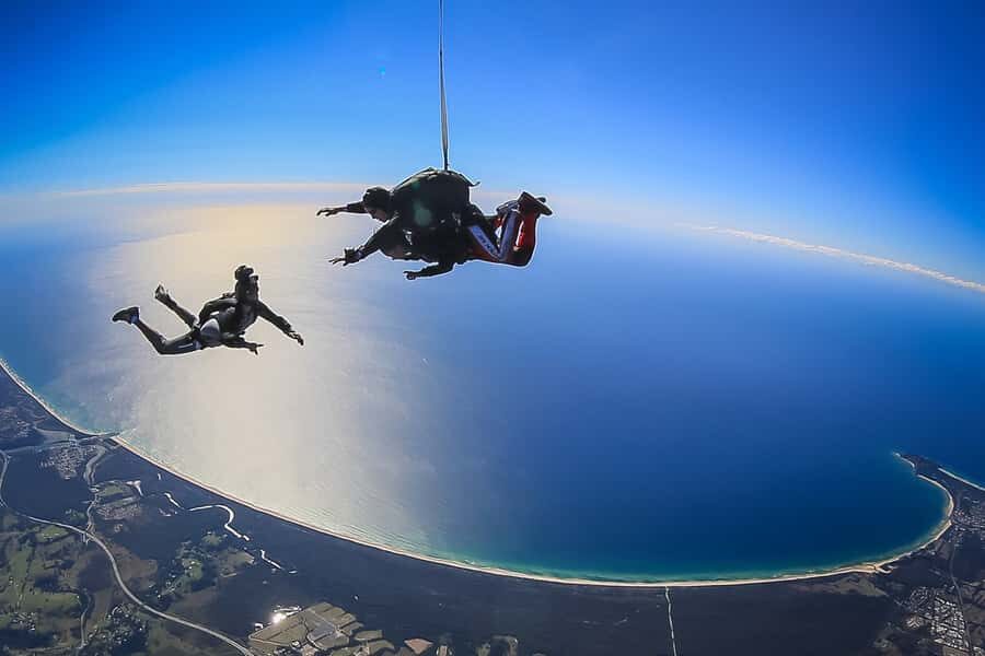 From Brisbane: Tandem Skydive Experience over Byron Bay - Byron Bay skyviews: Cape Byron from 15,000 feet