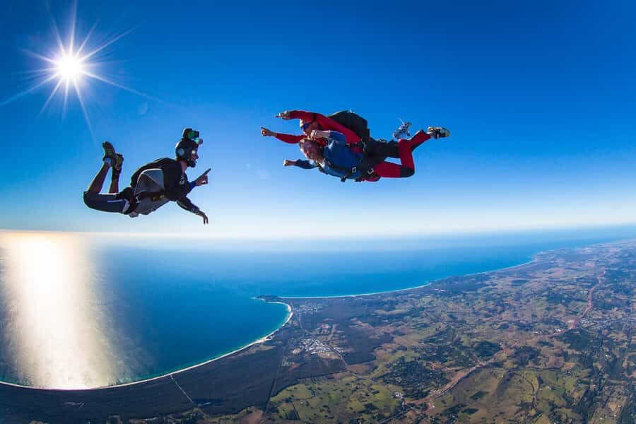 From Brisbane: Tandem Skydive Experience over Byron Bay - From Brisbane to the beachside drop zone: transfers and timing
