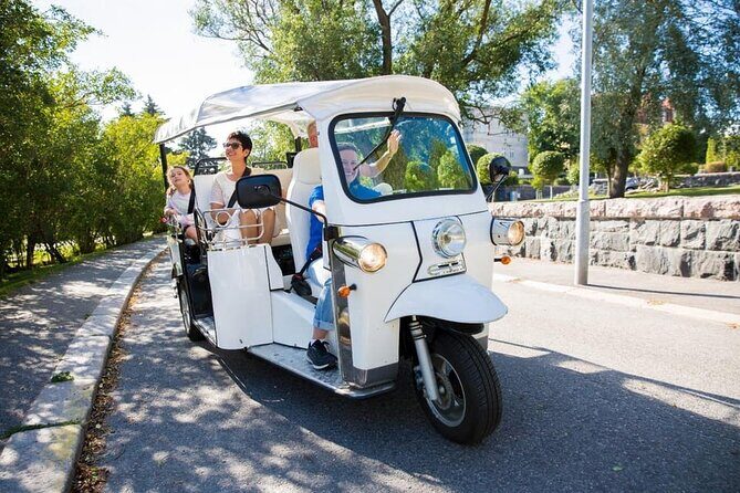 Private E-Tuk Tuk Adventure through Brisbane - Stop 5: New Farm Riverwalk on the floating pathway