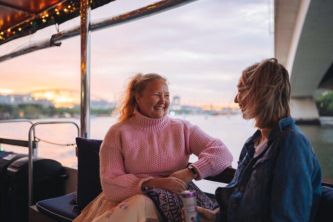 Sunset City Lights Cruise: 5.30pm or 6pm <em>seasonal (90min) – Key Points Worth Knowing Before You Go’ /></p>
<ul>
<li><strong>A simple 90-minute city lights cruise</strong> that’s easy to fit before or after dinner in South Brisbane</li>
<li><strong>Seasonal timing</strong> (5.30pm in winter, 6pm in summer) so the sun and lights line up better</li>
<li><strong>Included cheese platter + souvenir map</strong>, plus access to an on-board coffee shop and licensed bar</li>
<li><strong>Outdoor seating matters</strong> if you want the clearest views of bridges and the riverfront lights</li>
<li><strong>Expect light, mood-focused narration</strong> rather than a detailed commentary-style tour in darkness</li>
<li><strong>Route is a river loop back to the start</strong>, with views downriver before turning back</li>
</ul>
<h2 id="entering-brisbane-night-mode-from-the-cultural-centre-pontoon">Entering Brisbane Night Mode From the Cultural Centre Pontoon</h2>
<p><img width="669" height="446" decoding="async" src=