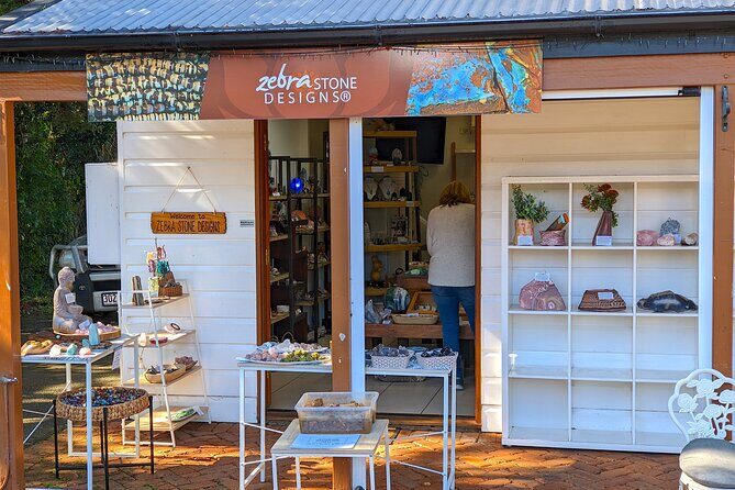 Tamborine Mountain and Paradise Point Tour from Brisbane - Gallery Walk: where you can control lunch and souvenir timing