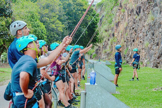Twilight Abseil Adventure in Kangaroo Point Cliffs - The abseil itself: from the edge to the river lights
